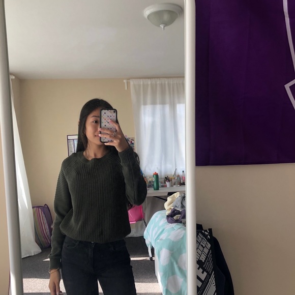 Green knit sweater - Picture 1 of 4